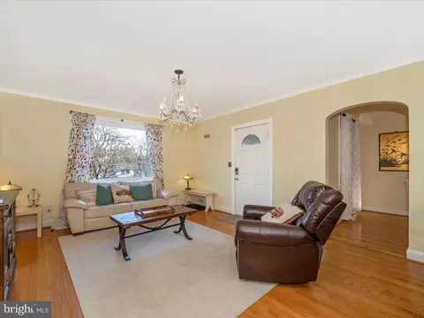 Living - 744 Silver Spring Ave, Silver Spring, MD 20910 photo 2 of 6