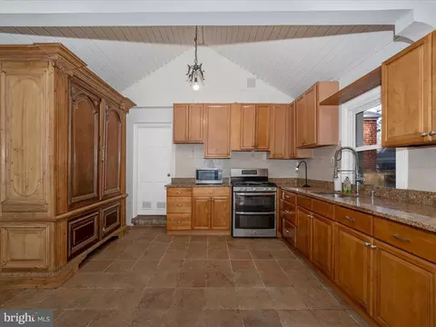 Kitchen - 744 Silver Spring Ave, Silver Spring, MD 20910 photo 7 of 8