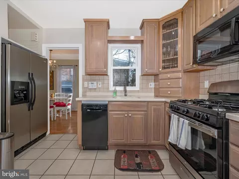 Kitchen - 744 Silver Spring Ave, Silver Spring, MD 20910 photo 2 of 8