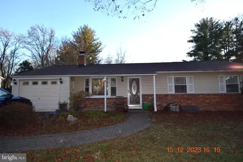 12212 Bradbury Dr, Gaithersburg, MD 20878