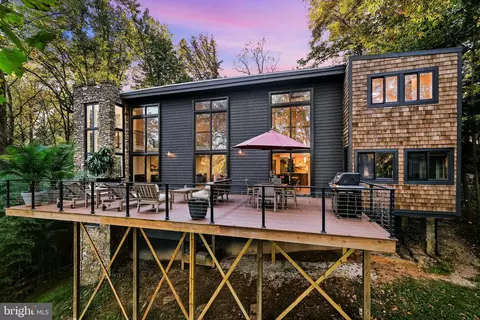 11900 Viewcrest Ter, Silver Spring, MD 20902