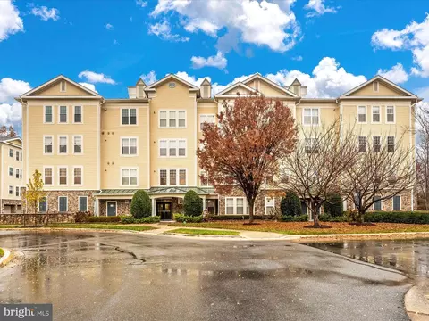 310 High Gables Dr #103, Gaithersburg, MD 20878