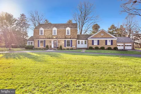 20910 Lochaven Ct, Gaithersburg, MD 20882