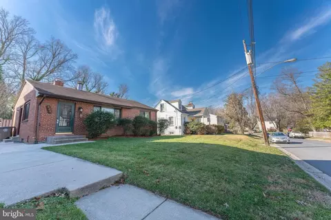 905 Gilbert Rd, Rockville, MD 20851