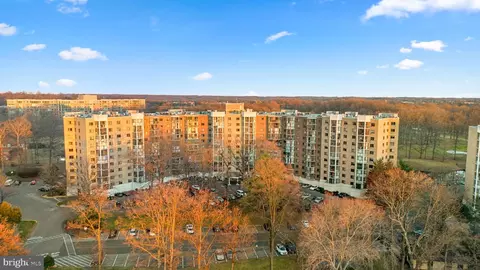 15107 Interlachen Dr #2-820, Silver Spring, MD 20906
