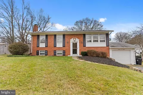 7200 Blanchard Dr, Derwood, MD 20855