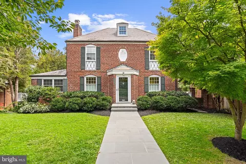8507 Lynwood Pl, Chevy Chase, MD 20815