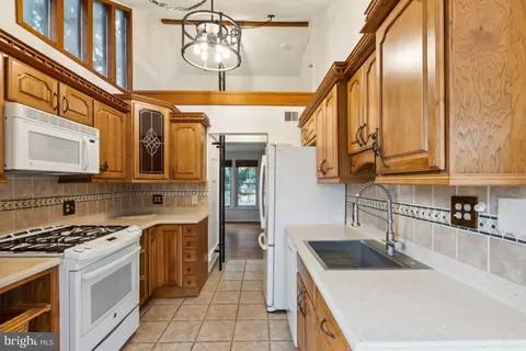 1224 Simmons Dr, Rockville, MD 20851