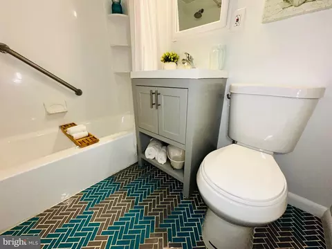 11512 Bucknell Dr #106, Silver Spring, MD 20902 photo 37