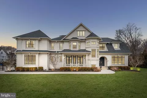 5609 Wilson Ln, Bethesda, MD 20814
