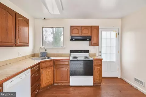 2904 Kingswell Dr, Silver Spring, MD 20902 photo 9
