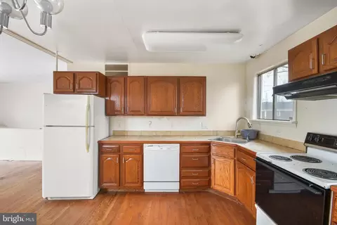2904 Kingswell Dr, Silver Spring, MD 20902 photo 8