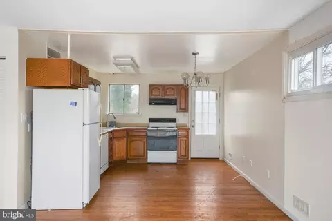 2904 Kingswell Dr, Silver Spring, MD 20902 photo 3