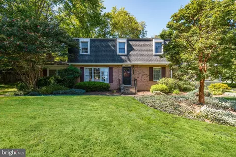 9120 Quintana Dr, Bethesda, MD 20817