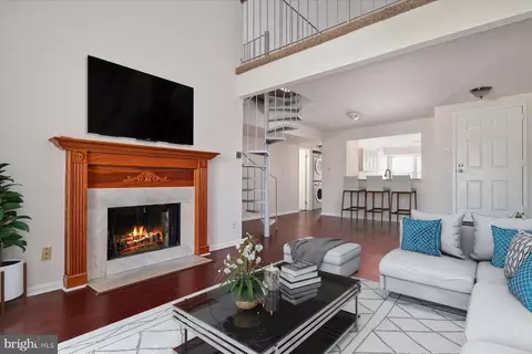 25 Pickering Ct #202, Germantown, MD 20874