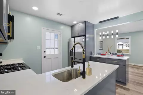 Kitchen - 2710 Sheraton St, Silver Spring, MD 20906 photo 8 of 9