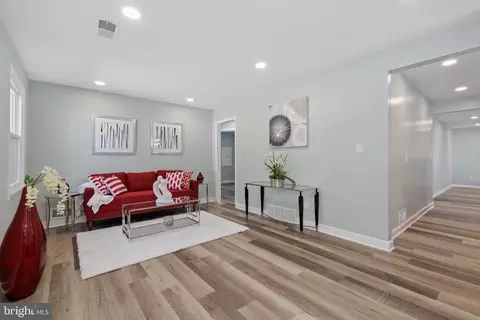Living - 2710 Sheraton St, Silver Spring, MD 20906 photo 2 of 4