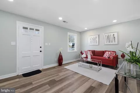 Living - 2710 Sheraton St, Silver Spring, MD 20906 photo 1 of 4