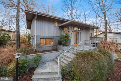 8010 Riverside Dr, Cabin John, MD 20818
