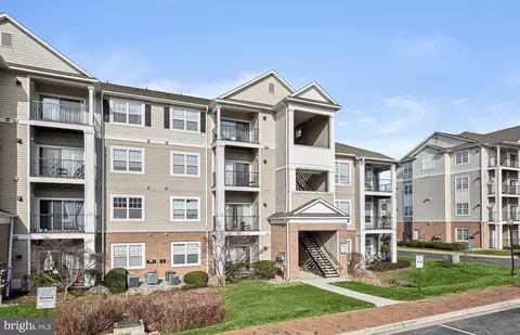 19603 Galway Bay Cir #102, Germantown, MD 20874