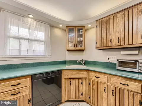 12425 La Plata St, Silver Spring, MD 20904 photo 9
