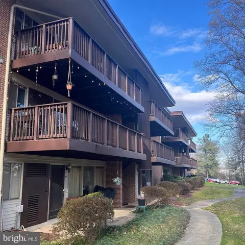 180 Talbott St #107, Rockville, MD 20852