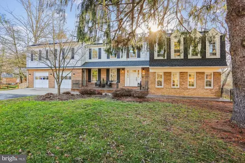 16612 Cutlass Dr, Rockville, MD 20853