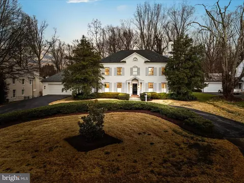 7009 Heatherhill Rd, Bethesda, MD 20817
