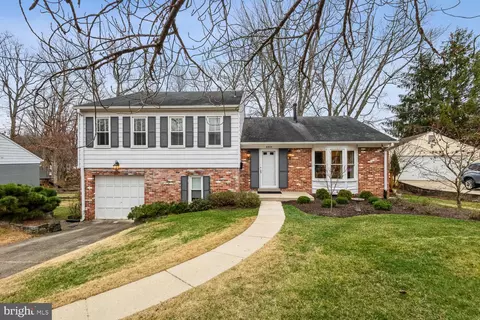 8804 Stonehaven Ct, Potomac, MD 20854