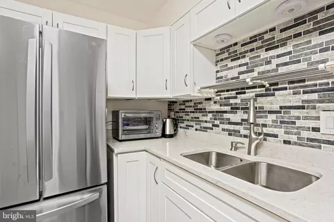 Kitchen - 15100 Interlachen Dr #4-301, Silver Spring, MD 20906 photo 2 of 2
