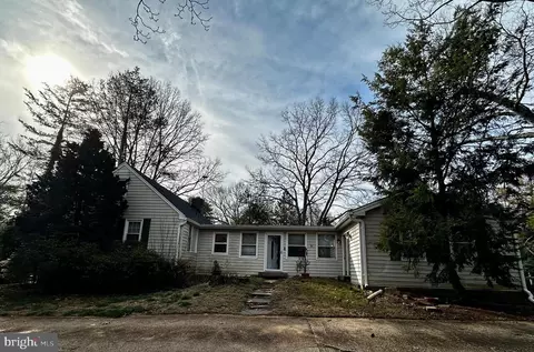 18 Dew Wood Ct, Derwood, MD 20855