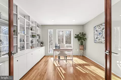 10501 Streamview Ct, Potomac, MD 20854 photo 3