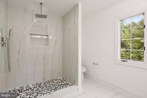 Bath - 326 Flannery Ln, Silver Spring, MD 20904 photo 2 of 5