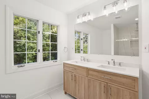 Bath - 326 Flannery Ln, Silver Spring, MD 20904 photo 3 of 5