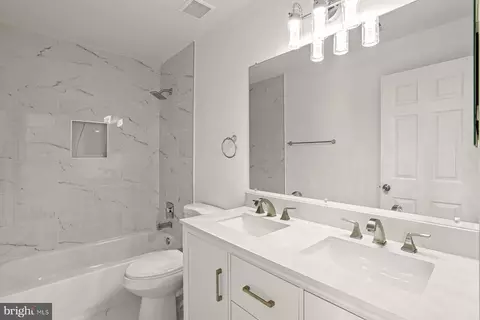 Bath - 326 Flannery Ln, Silver Spring, MD 20904 photo 4 of 5