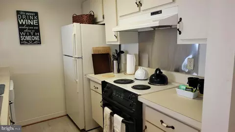 3376 Chiswick Ct #52-1D, Silver Spring, MD 20906 photo 2