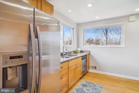 10207 Duvawn Pl, Silver Spring, MD 20902 photo 10