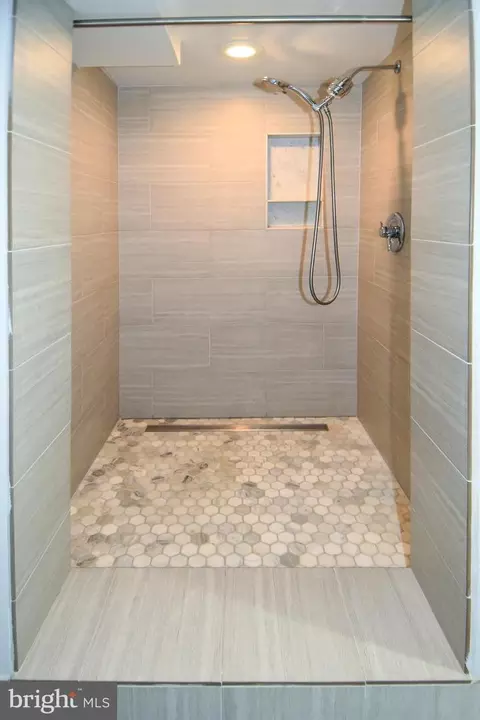 Bath - 702 Snider Ln, Silver Spring, MD 20905 photo 4 of 5