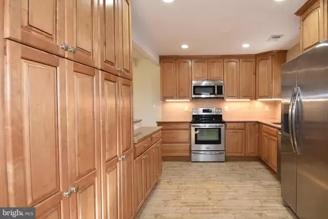 Kitchen - 702 Snider Ln, Silver Spring, MD 20905 photo 4 of 5