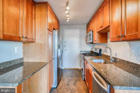 10201 Grosvenor Pl #816, North Bethesda, MD 20852