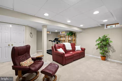 Living - 14005 Pond View Rd, Silver Spring, MD 20905 photo 10 of 10