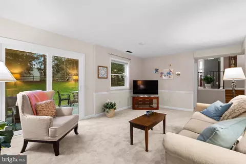 Living - 14005 Pond View Rd, Silver Spring, MD 20905 photo 8 of 10