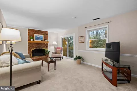 Living - 14005 Pond View Rd, Silver Spring, MD 20905 photo 5 of 10