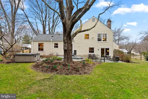 Exterior - 14005 Pond View Rd, Silver Spring, MD 20905 photo 4 of 5