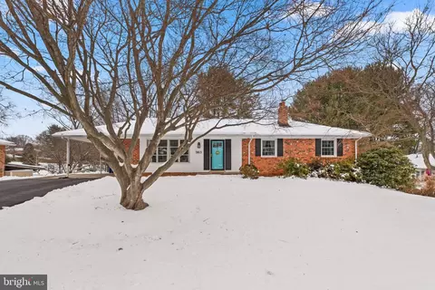 3805 Holly View St, Olney, MD 20832