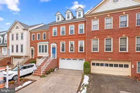 9943 Foxborough Cir, Rockville, MD 20850