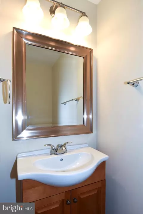 9233 Three Oaks Dr, Silver Spring, MD 20901 photo 4