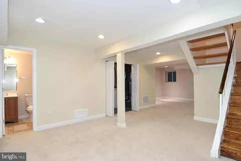 9233 Three Oaks Dr, Silver Spring, MD 20901 photo 35