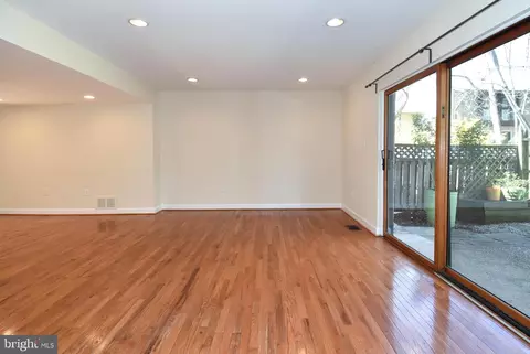 9233 Three Oaks Dr, Silver Spring, MD 20901 photo 14