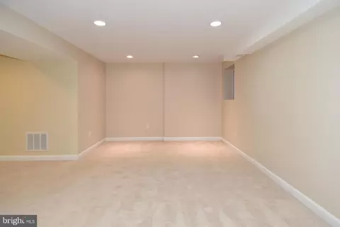 9233 Three Oaks Dr, Silver Spring, MD 20901 photo 41